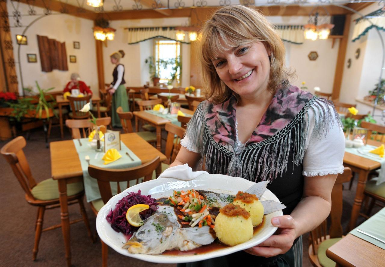 Hotel Gasthof Zum Walfisch Klingenthal Buitenkant foto